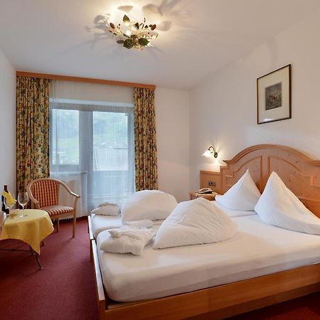 Hotel Schwarzer Adler Hippach Camera foto