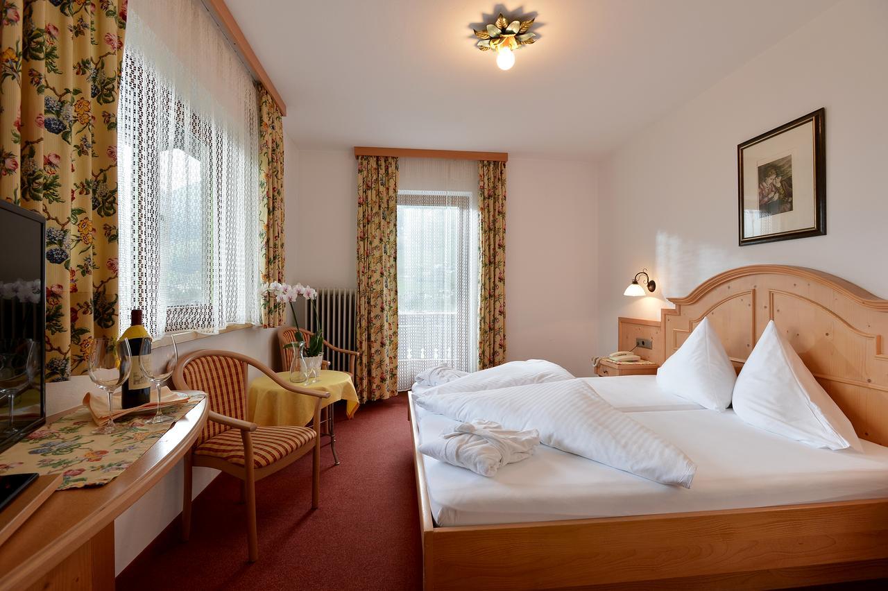 Hotel Schwarzer Adler Hippach Esterno foto