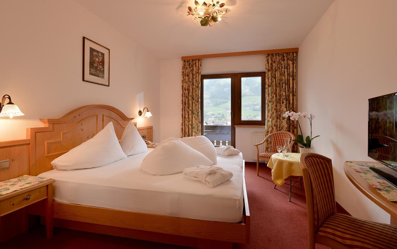 Hotel Schwarzer Adler Hippach Esterno foto