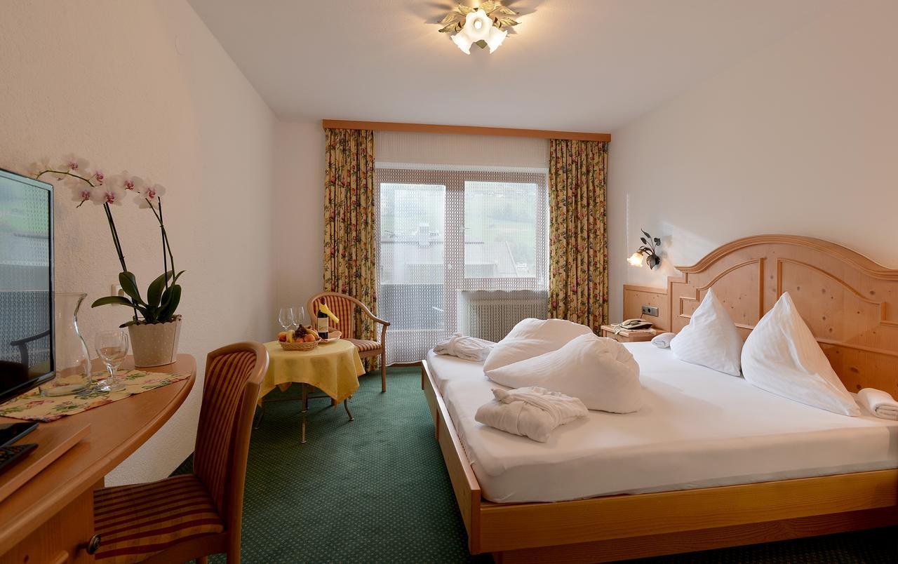 Hotel Schwarzer Adler Hippach Esterno foto